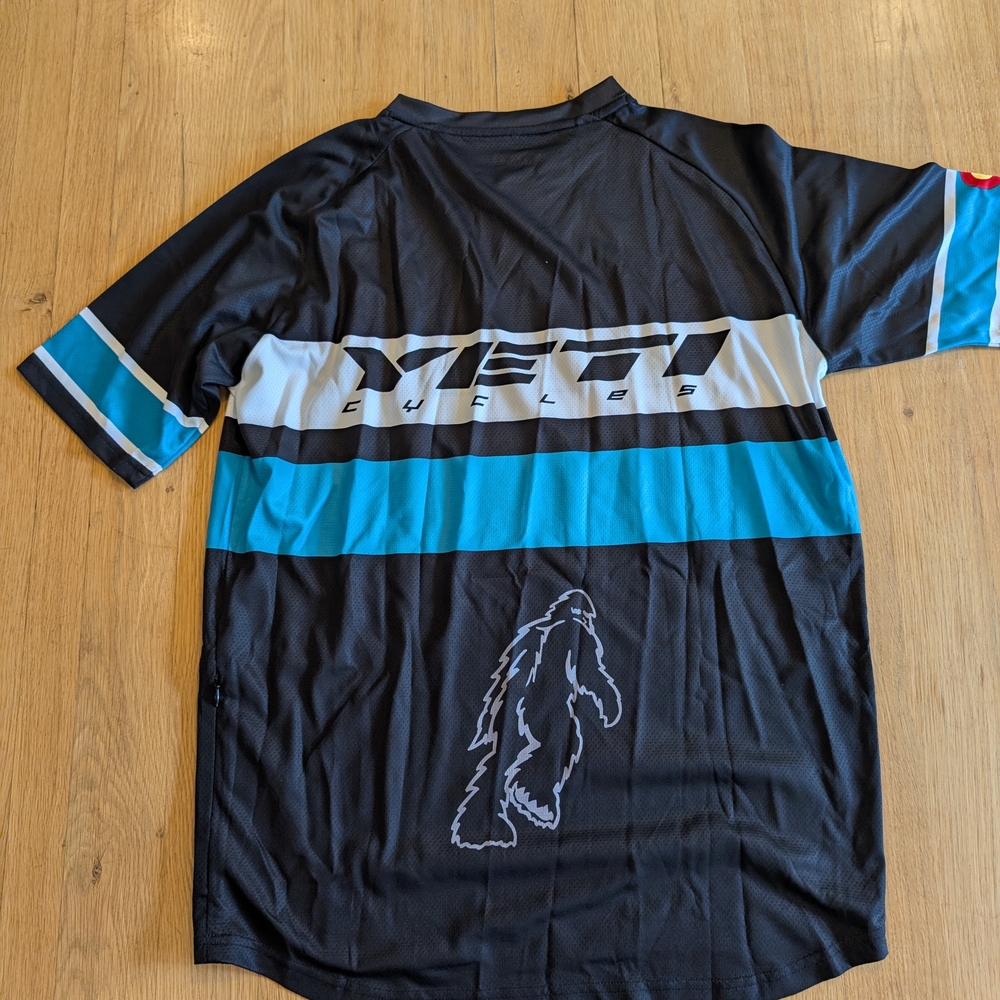 Yeti Black and Blue Cycling Jersey - Picture 2 of 3